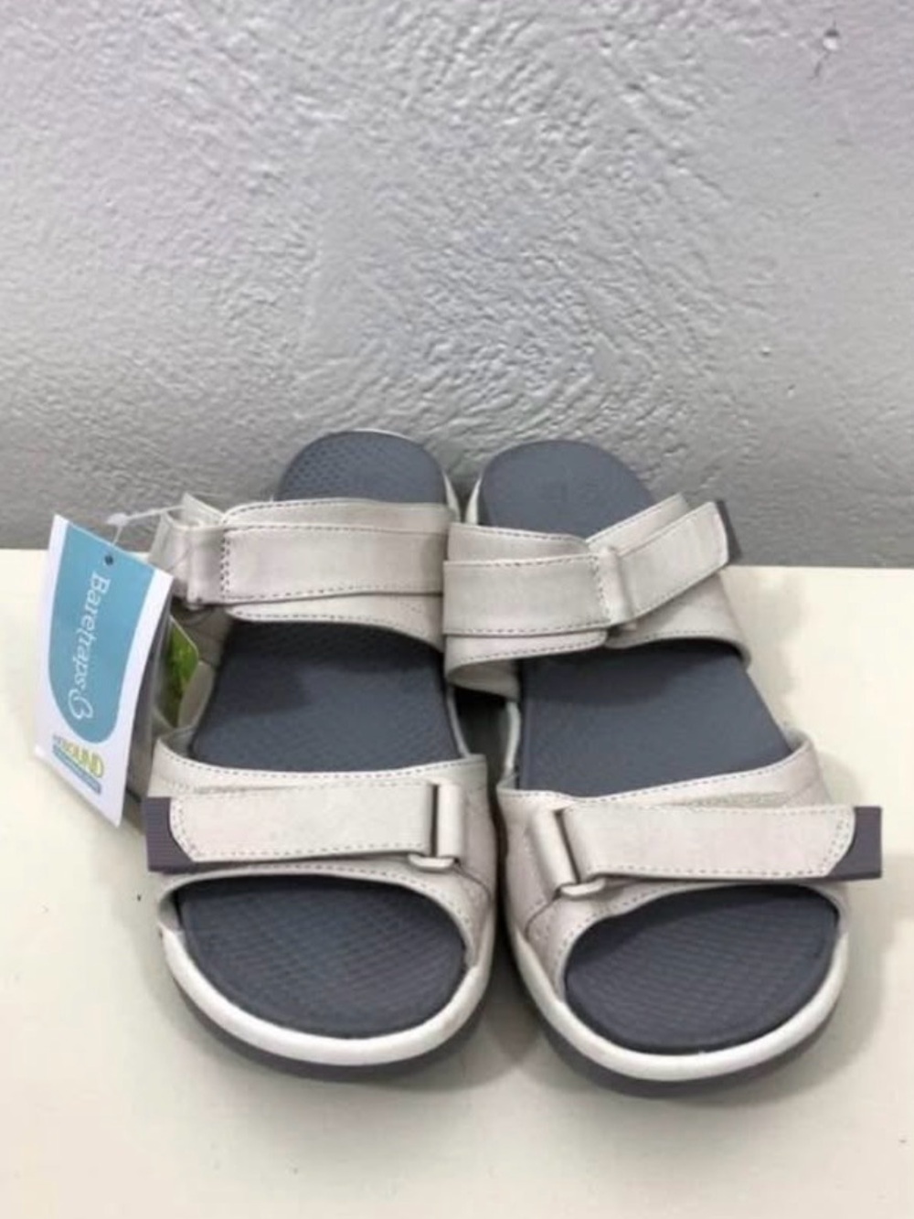 Women’s 7 1/2 NWOB Casual Baretrapps Sandal